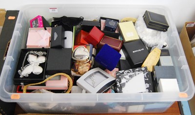 Lot 490 - A large quantity of modern costume jewellery