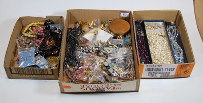 Lot 491 - Three trays of modern costume jewellery to...
