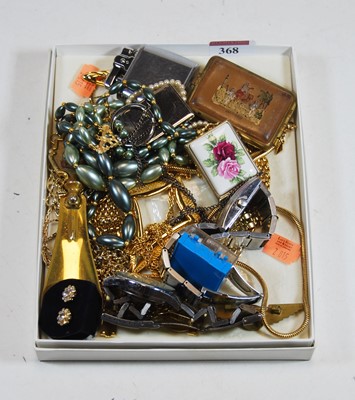 Lot 368 - A small collection of miscellaneous items to...