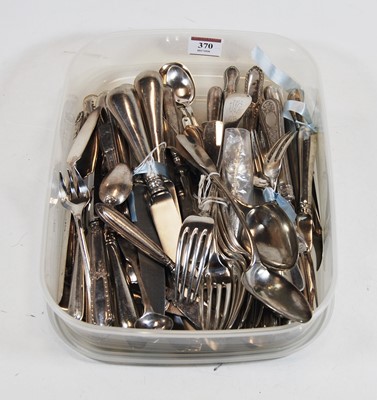 Lot 370 - A box of miscellaneous loose 19th century and...