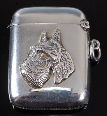 Lot 2078 - An Edwardian silver vesta, of hinged...