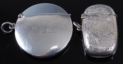Lot 2087 - A George V silver vesta, of plain undecorated...