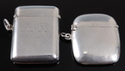 Lot 2101 - An Edwardian silver vesta, of hinged...