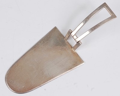 Lot 118 - A 1930s Scandinavian silver cake-slice, the...