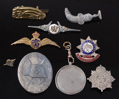 Lot 72 - A German Third Reich silver wound badge,...