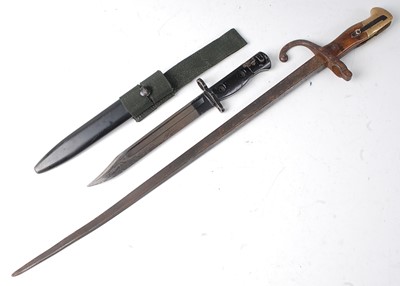 Lot 194 - A British L1A3 bayonet, having a 20cm Bowie...