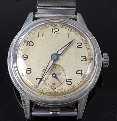 Lot 76 - A WW II period gent's military issue steel...