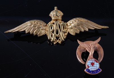 Lot 82 - A WW II gilt metal R.A.F. sweetheart wing...