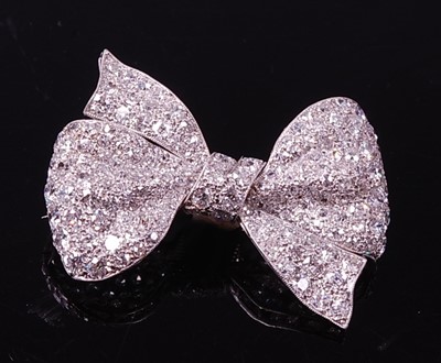 Lot 2233 - An early 20th century white metal diamond bow...