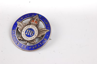 Lot 40 - A WW I silver War Badge, numbered verso 216977,...