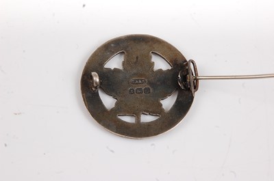 Lot 40 - A WW I silver War Badge, numbered verso 216977,...