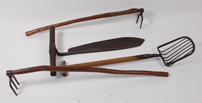 Lot 384 - * A "Shrike" fork/spade having six tines and a...