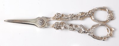 Lot 2168 - A pair of William IV silver grape...