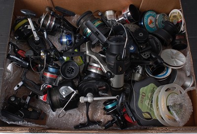 Lot 512 - A collection of various fixed spool reels to...