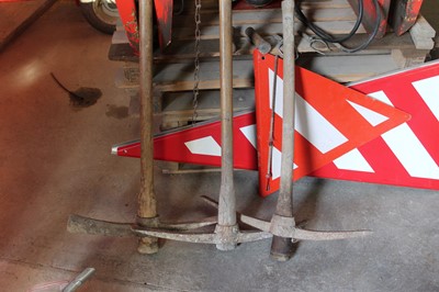 Lot 47 - 3 x Pick Axes