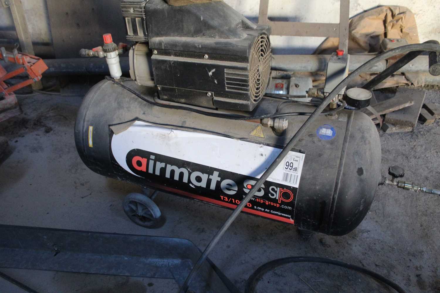 Lot 51 - Air Compressor - Airmate T3100-D 3.0hp