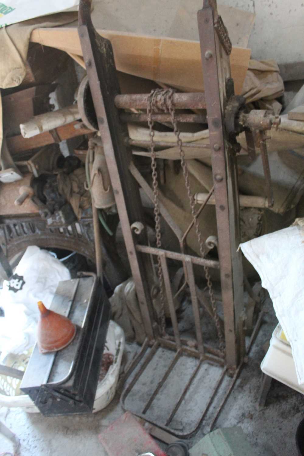 Lot 54 - Sack Lift (Lewis & Sons)