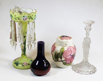 Lot 102 - A small collection of glassware and ceramics...