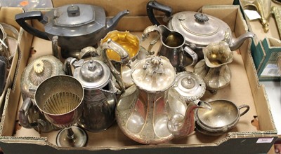 Lot 366 - A box containing a collection of various...