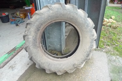 Lot 186 - Avon Tyre 700 x 16
