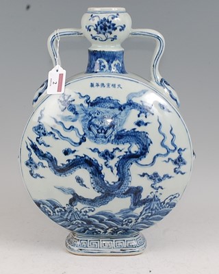 Lot 2 - A Chinese export blue & white moon flask of...