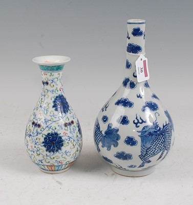 Lot 30 - A Chinese export blue & white bottle vase of...