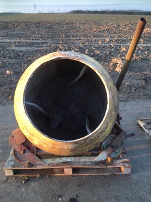 Lot 201 - Teagle Concrete/Cement Mixer