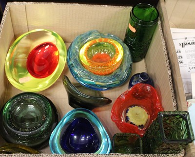 Lot 126 - A box of miscellaneous studio and other...