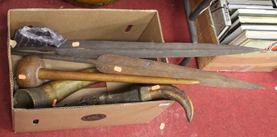 Lot 134 - An early 20th century African knobkerrie,...