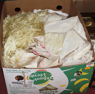Lot 239 - A box of miscellaneous lace and linen, to...