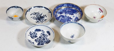 Lot 298 - An 18th century Lowestoft blue and white tea...