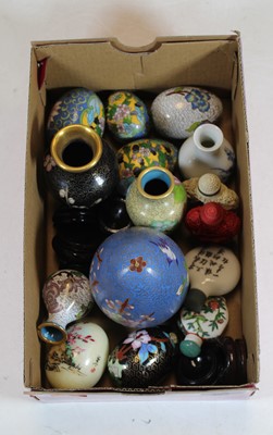 Lot 302 - A small collection of miscellaneous items, to...