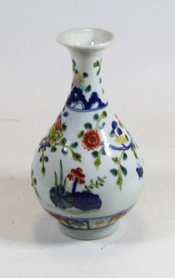 Lot 314 - A Chinese export porcelain vase, having a...