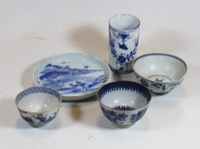 Lot 318 - An 18th century blue and white tea bowl,...