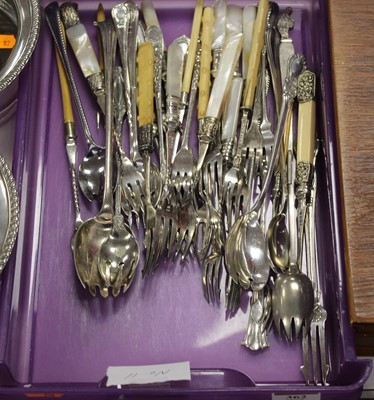 Lot 362 - A collection of loose silver plated flatware,...