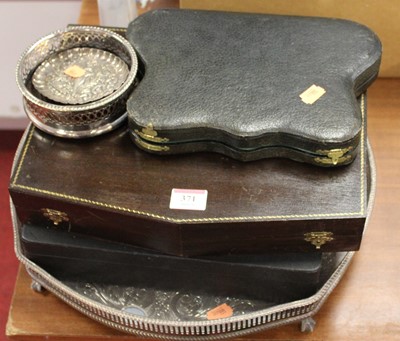 Lot 371 - A collection of miscellaneous items, to...