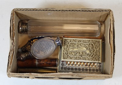 Lot 396 - A small collection of miscellaneous items, to...