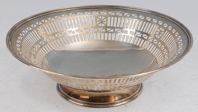Lot 102 - An early 20th century pierced silver circular...
