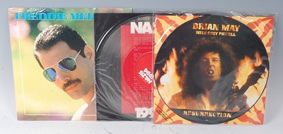 Lot 541 - Queen and related, a collection of items to...