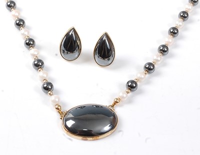 Lot 2535 - A yellow metal hematite and cultured pearl...