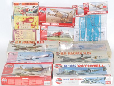 Lot 1008 - 12 various boxed and bagged Airfix and similar...