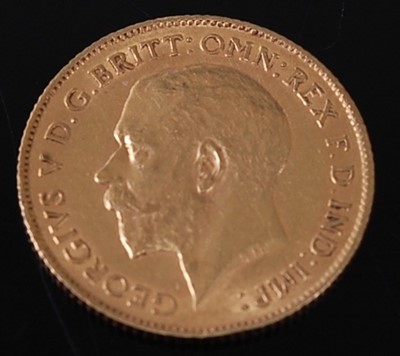 Lot 2050 - Great Britain, 1911 gold half sovereign,...
