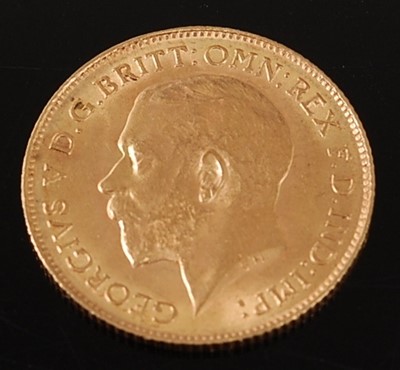 Lot 2016 - Great Britain, 1914 gold half sovereign,...