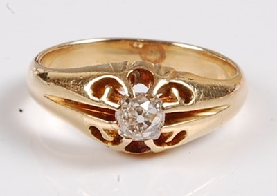 Lot 3122 - A yellow metal diamond single stone ring,...