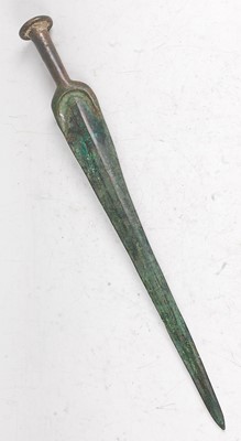 Lot 47 - * A Chinese bronze short sword (Jian) in the...