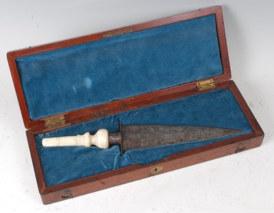 Lot 34 - * A 19th century African? dagger, having a...