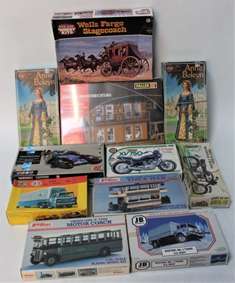 Lot 1050 - Mixed group of 11 plastic kits includes Faller,...