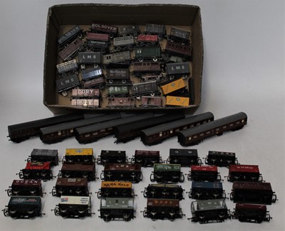 Lot 422 - One box containing a quantity of mixed make...