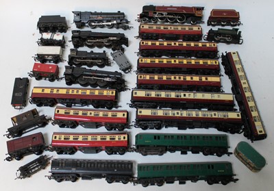 Lot 424 - Two trays containing a quantity of mixed issue...