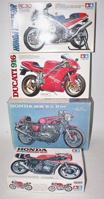 Lot 1068 - Five various mixed scale 1/8 and 1/12 scale...